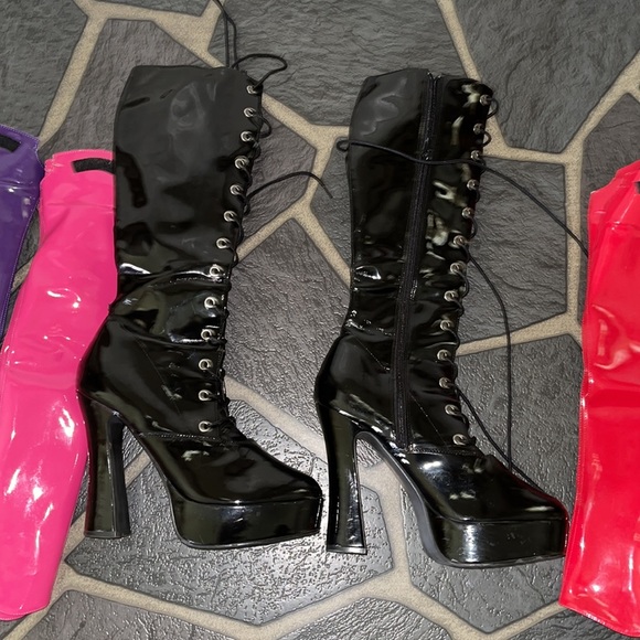 Hot Topic lace up boots with interchangeable color fronts - Picture 2 of 5